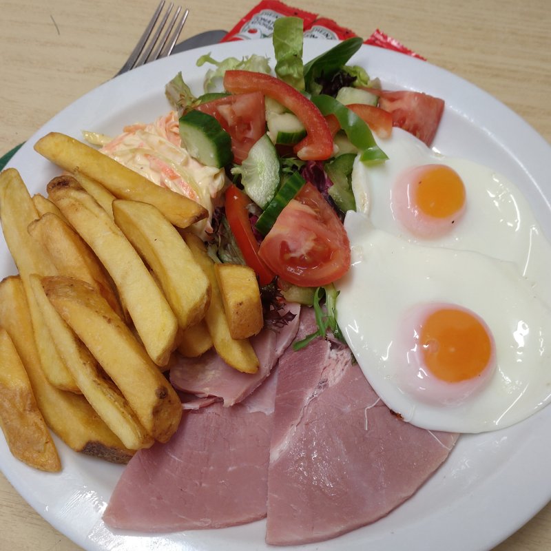 HAM 2 EGGS AND CHIPS